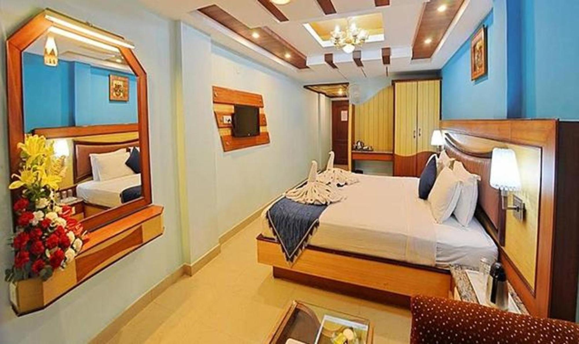 Ponmariresidency Hotel Ooty Buitenkant foto