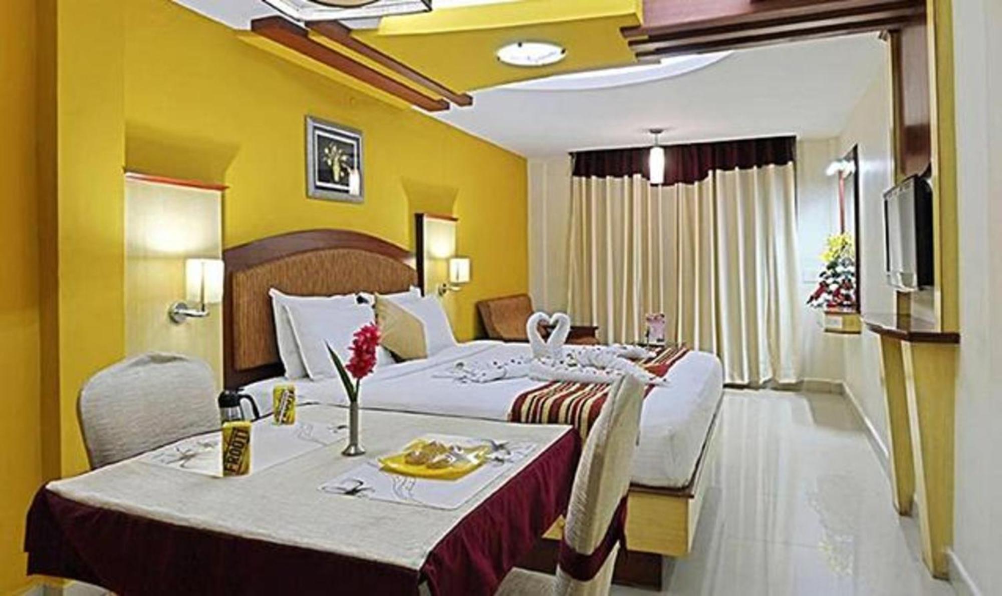 Ponmariresidency Hotel Ooty Buitenkant foto