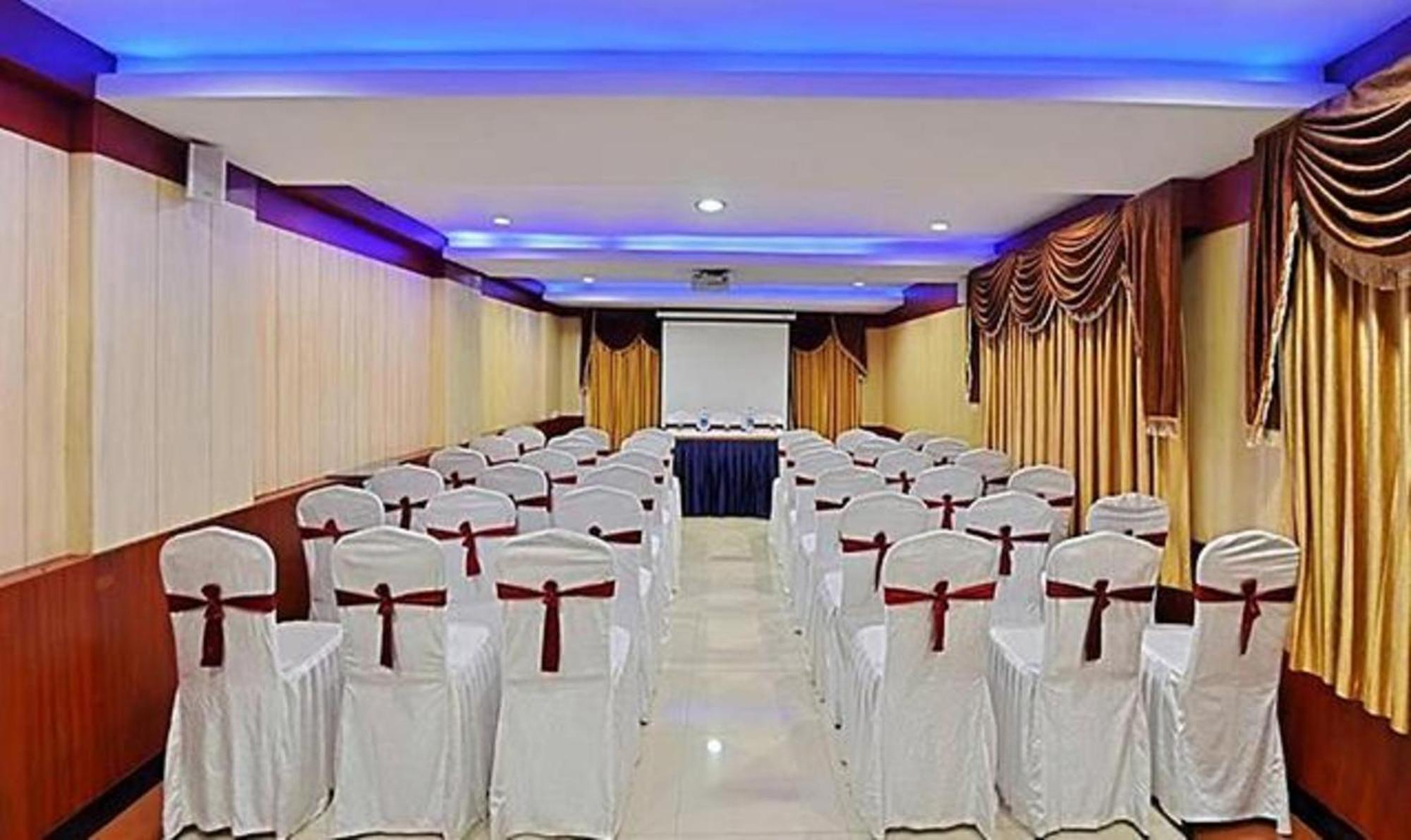 Ponmariresidency Hotel Ooty Buitenkant foto
