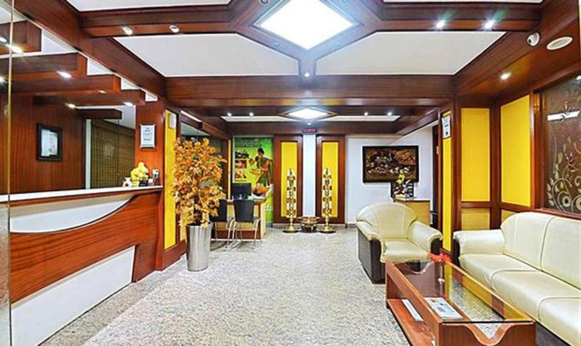 Ponmariresidency Hotel Ooty Buitenkant foto