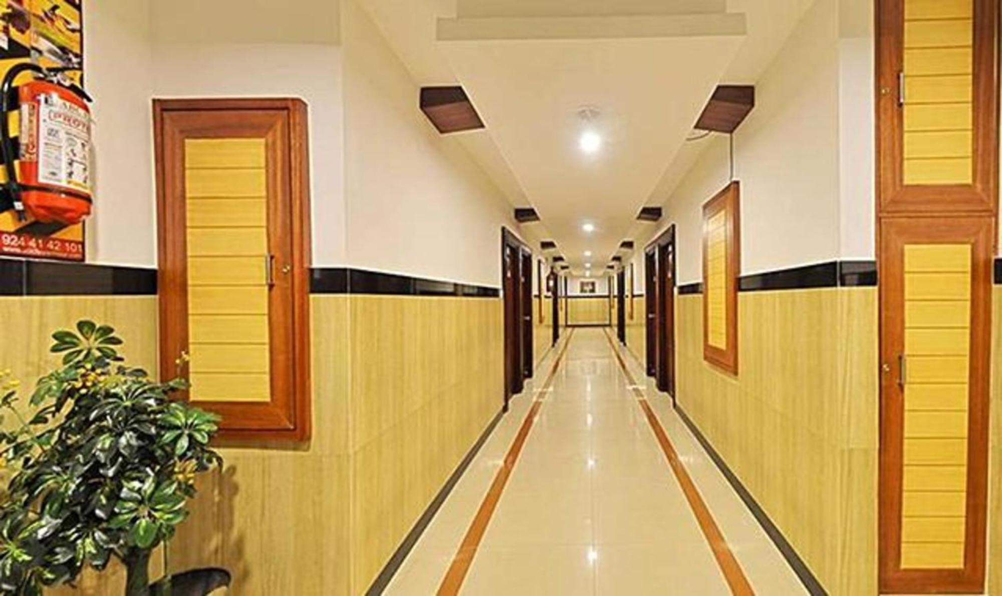 Ponmariresidency Hotel Ooty Buitenkant foto