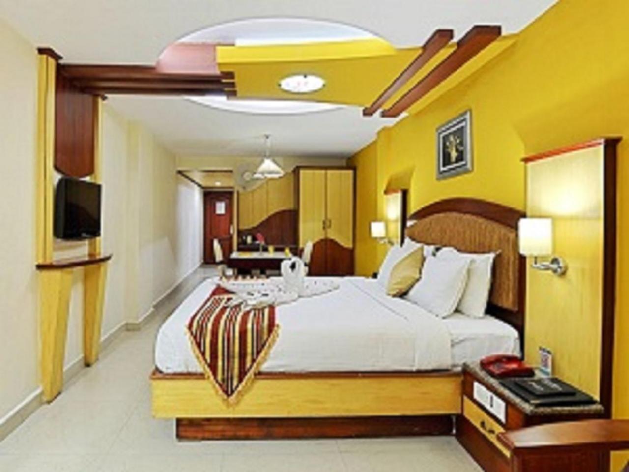 Ponmariresidency Hotel Ooty Buitenkant foto