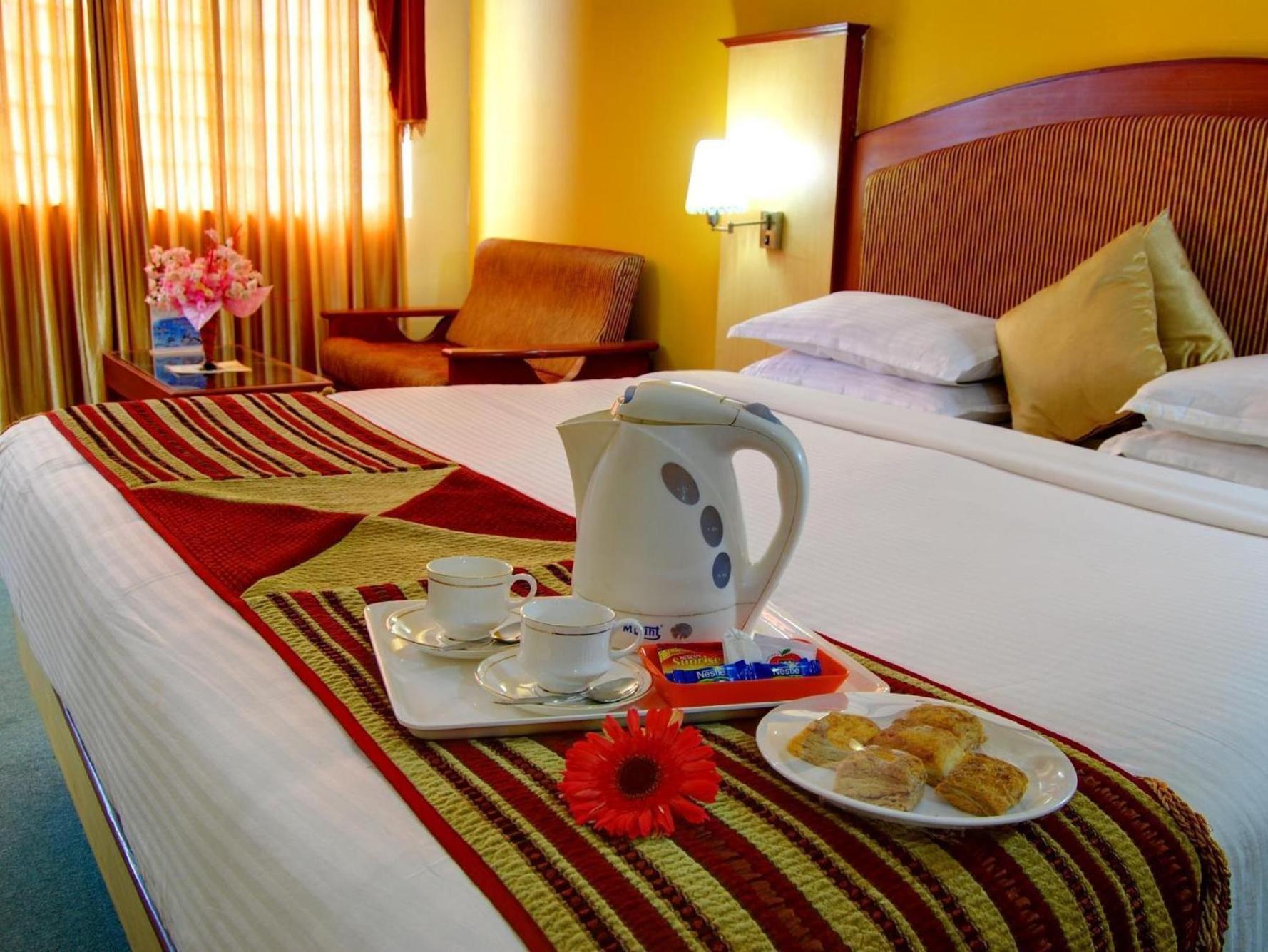 Ponmariresidency Hotel Ooty Buitenkant foto