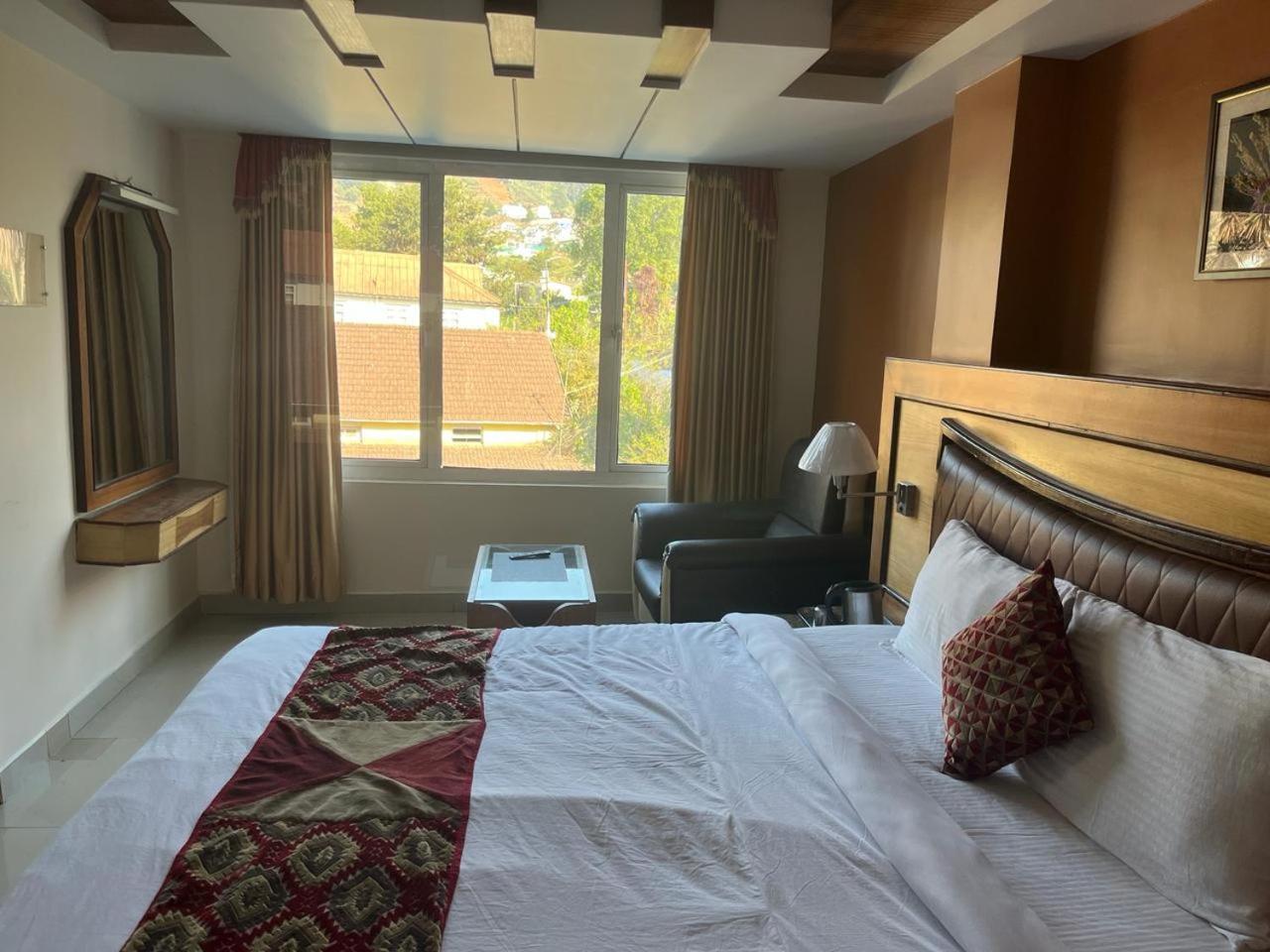 Ponmariresidency Hotel Ooty Buitenkant foto