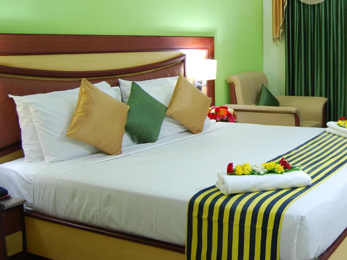 Ponmariresidency Hotel Ooty Buitenkant foto