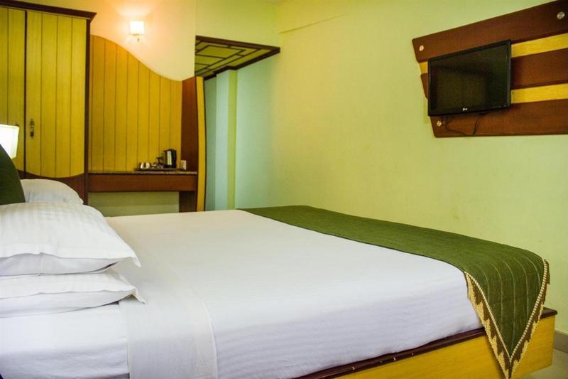 Ponmariresidency Hotel Ooty Buitenkant foto