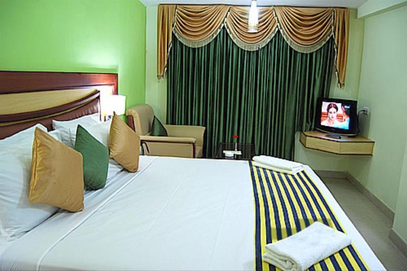 Ponmariresidency Hotel Ooty Buitenkant foto